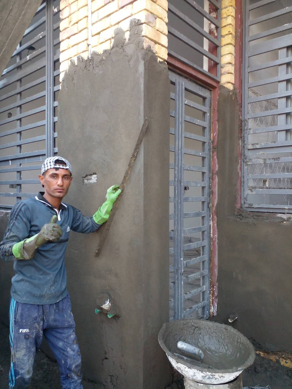 خلفه لبخ وبياض والواح بورسلين ومرمر وگرانيت  وسيراميك ارظي وجداري ودرج فر وعدل  اشتغل بالسمنت وماده اشتغل بأليزر وصلايب والتزام بل عمل متفرق حاليأ مراسله اواتصال ***********
