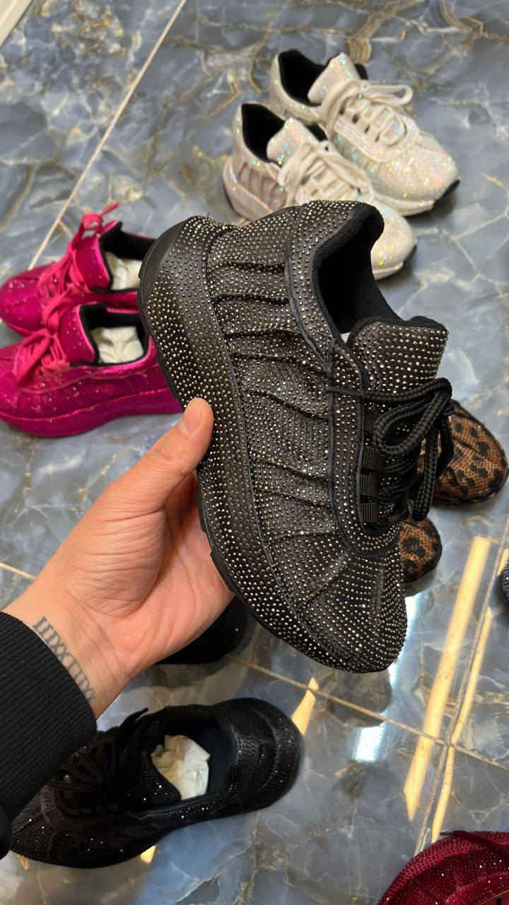 diamond sport shoes for women 
أحذية نسائية سبور رباط مرصعة بالألماس أرضية مرتفعة قليلاً خفيفة الوزن مريحة متوفر بجميع الألوان حسب الطلب جودة عالية صناعة تركية للبيع بالجملة 
#nayashoesmoda_sneakers_diamond#


**إذا كنت صاحب هذا الإعلان وتريد حذفه لأي سبب، رجاءا أرسل رسالة إلى الدعم الفني**