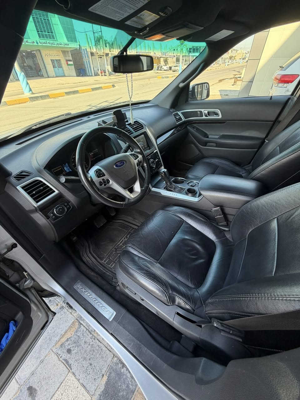 السلام عليكم
فورد اكسبلورا موديل 2011 الون سلفر 
السياره رقم اربيل انكليزي جديد مكفوله من الصبغ والضربه بيها فقط تكحيلات بسيطه وبيها سونر ومابيها اي نقص من محرك كير تبريد 3 قطع ثلج اي نقص مابيها السياره فول مواصفات عده الفتحه كشن كهرباء خزن 3 وضعيات شاشه تحكمات بصمة بلبواب وتشغيل عن بعد وبيها هواي مواصفات تخم تاير جديد السيارت تركب وتمشي والسياره بسمي تحويل موباشر هزه جديده رقم جديد 
وبيها سونر كامل السعر 160 وبيها مجال بسيط للاستفسار ادخل خاص وتدلل


**إذا كنت صاحب هذا الإعلان وتريد حذفه لأي سبب، رجاءا أرسل رسالة إلى الدعم الفني**