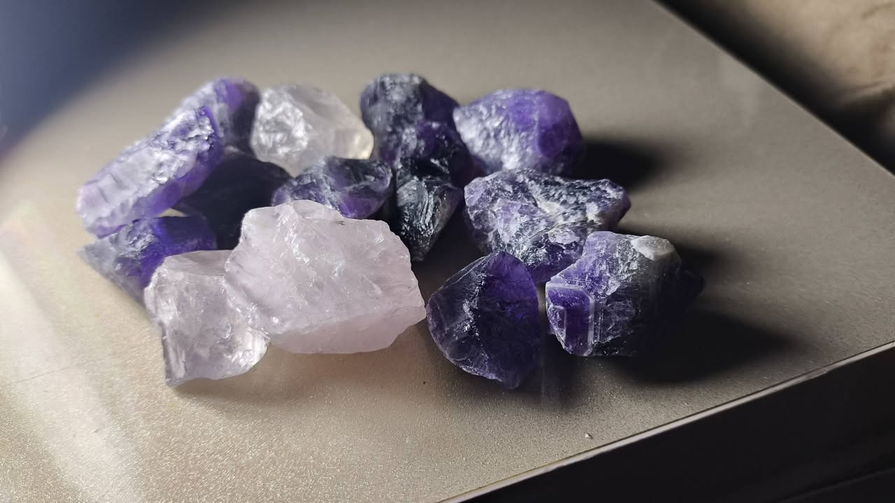 للبيع حجر الجمشت 14 حجر
مرتبات يرهمن محابس وقلادة او سوارات 
للبيع كلهن سعرهن مناسب وكلش حلوات 
***********
