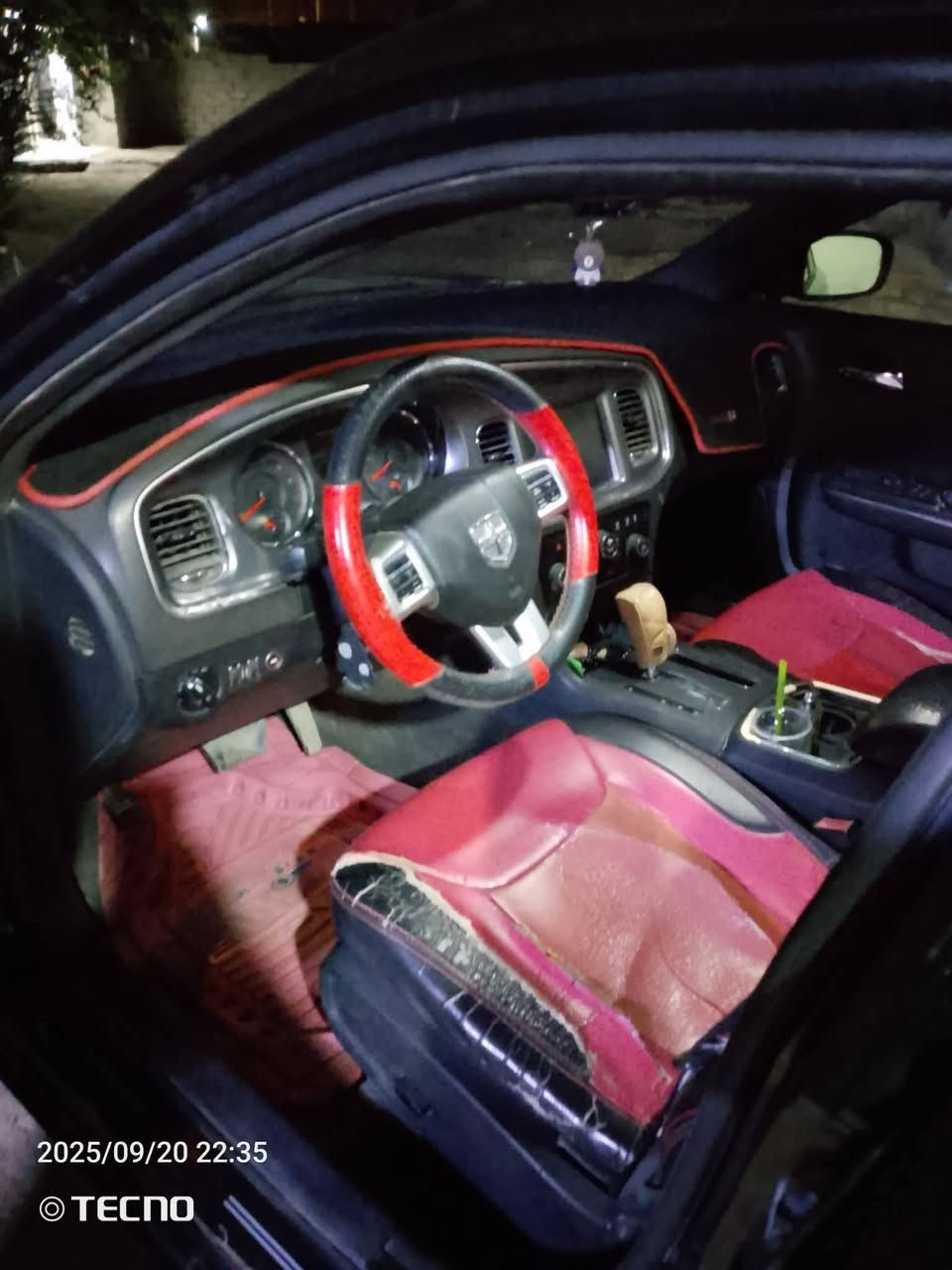 السلام عليكم سياره جارجر موديل 11 حادثها الچاملغ لخلفي الارباكات سليمه علما السياره بيها رشات صبغ للتكحيل سنويه بأأسمي رقم اسليمانيه الجديد سنويه لغايه 29 محرك گير حداده كله خير من الله تخم تايرجديد تبريد  تشغيل عن بعد منضومه زنون ضربه كدام مابيه  كير كصبه مواصفات SXT شاشه جبيره  تحكم استيرن غرفه نضيفه علامن السياره بعتهي مخمل  السعر 128اوابيه مجال مكاني البصره قضاء القرنه الثغر رقمي *********** للبيع اومراوس
