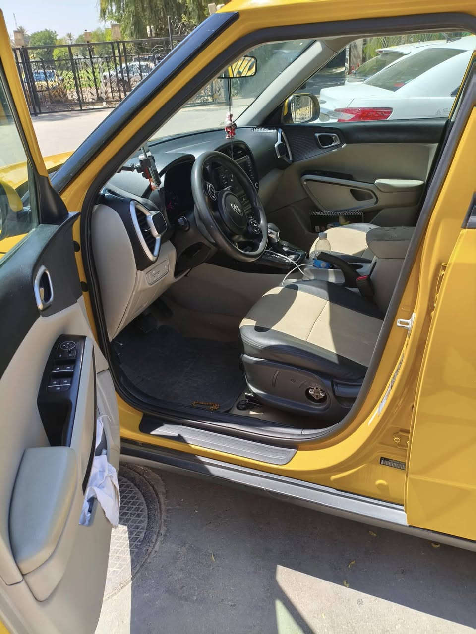 سلام عليكم كيا صول للبيع فئهS
بلاد اصفر رقم خصوصي موديل 2020 مكينه2000دوش كير تبريد تدفئه كله. شغال. سياره  خير من الله بسمي. 

بيها فقط بنيد مبدل وباب خلفي  ..اثر. طخه بل عراق وبدلته بدون دواخل سياره.  سعر ( ١٢٥) ***********
