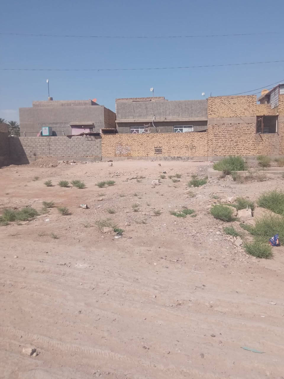 قطعه البيع مساحه 150مترسند25مكان حله نادر وجهيه ثمانيه ونص ونزال ثمنطعه ونص ***********
