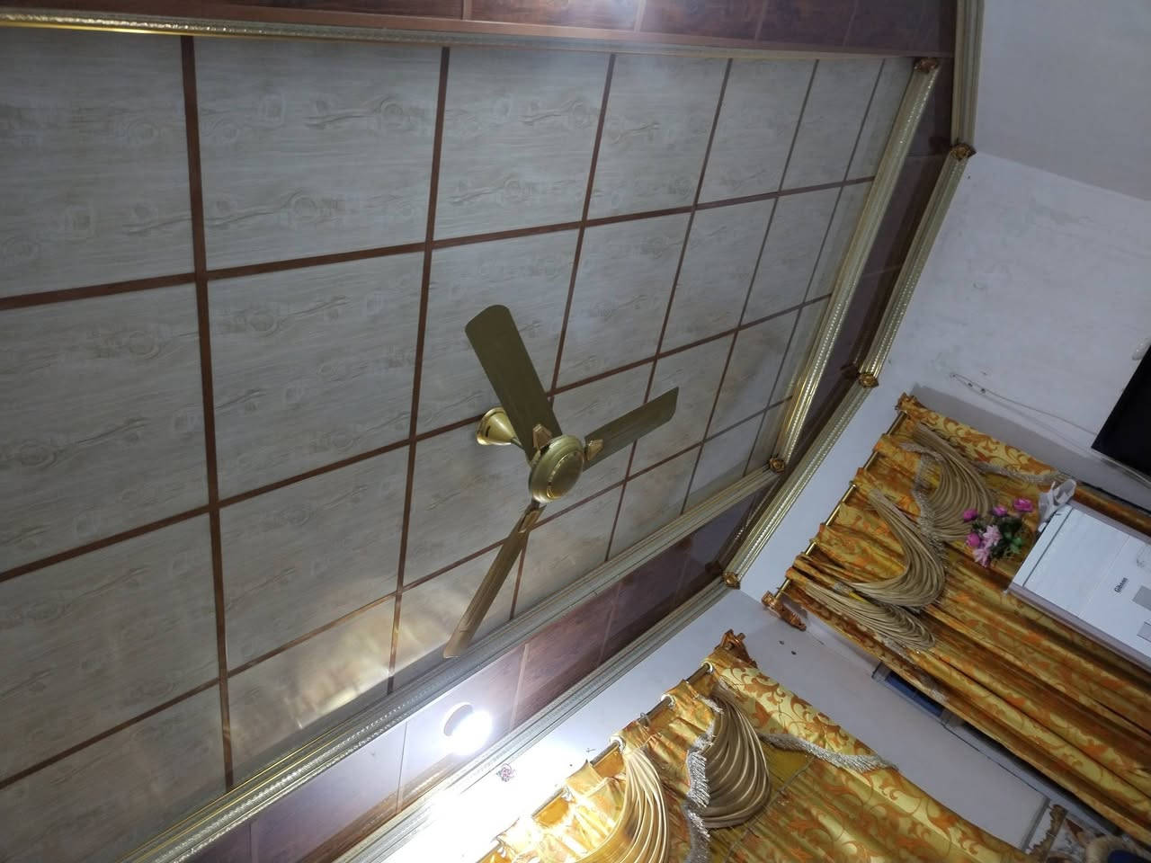مستعدون لعمل جميع السقوف ثانويه والمغربيه سعر متر العدل 2000
***********
