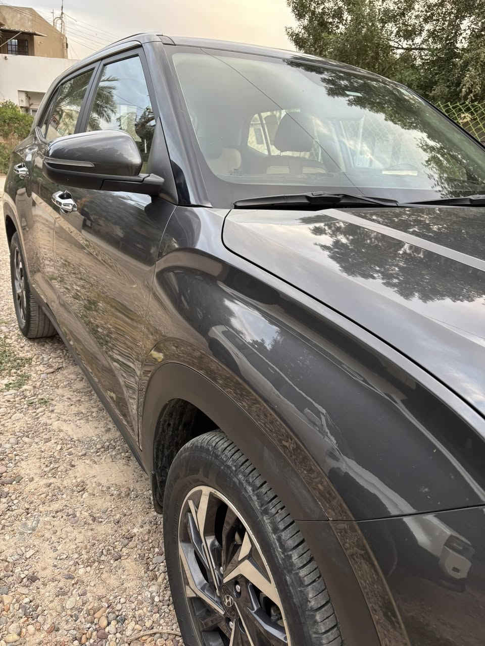 السلام عليكم ..كريتا 2023 للبيع
كريتا ٢٠٢٣ فول مواصفات ومكفولة من الصبغ يعني قطرة ما بيها .. بيها مجرد تكحيل بسيط بالباب الخلفي مثل ما موضح بالصور وبيها فوك مثل الشي طاب بالسكف بس ما نافذ جوة مجرد من الغلاف .. السيارة ماخذها زيرو من الشركة وع ايدي ومداوم عليها صيانة دورية بالشركة وتبديل الدهن كله اصلي من شركة هيونداي .. فول مواصفات :
باناروما 
تحكم بالمري 
مري شفط 
تحكمات ستيرن 
تدفئة كشنات 
وباقي مواصفات الفول المعروفة عن الكريتا 
محرك ١٥٠٠ دبل نوزل 
.
.
للاستفسار الاتصال ع الرقم 
***********
