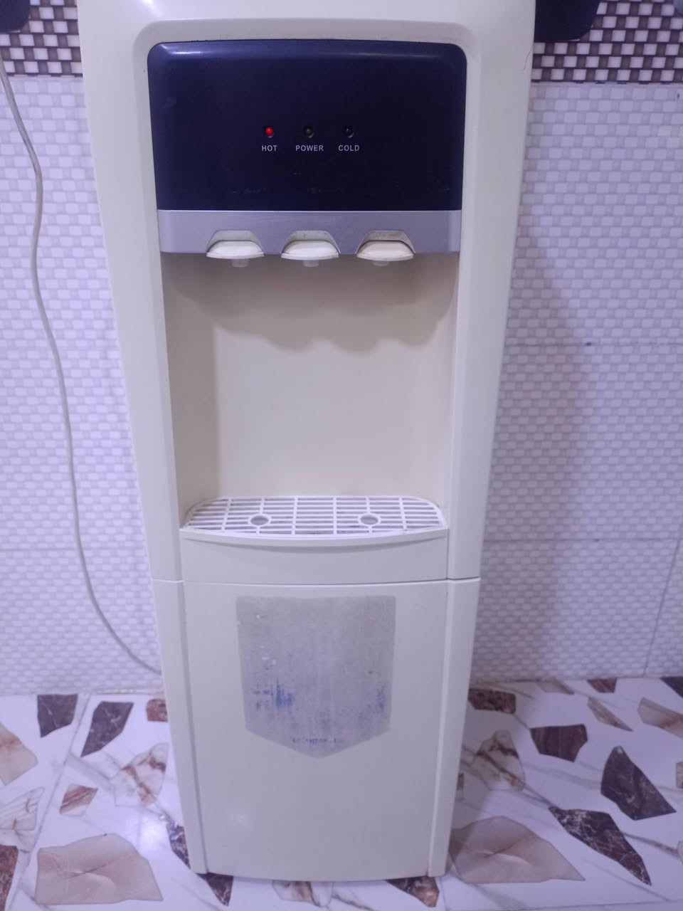 براد اخو الجديد نظافة100٪ شغال بارد.. دافي.. حار.. ثلاجة مال بيت كل نقص مابي كله بلادي شركة غاز بلادي وماطور بلادي السعر 60 وبي مجال بسيط الشراي يتصل  ***********
