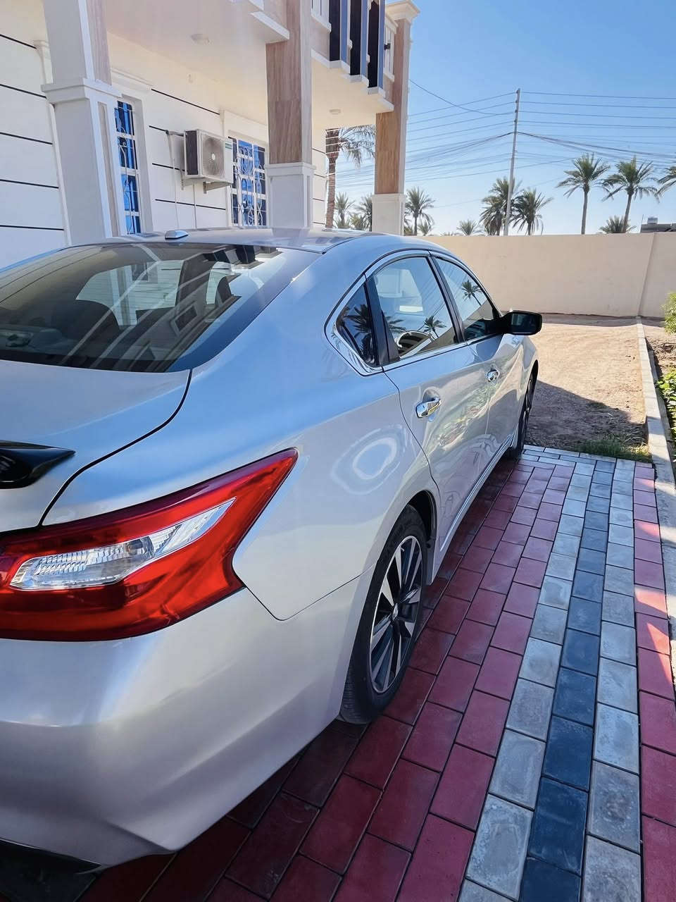 للبيع !
نيسان التيما 2017
محرك ٤ سلندر 2500 محرك وكير بلادي مكفول 
السيارة حادثها بالدعامية الخلفية ومصبوغ قبق الصندوق الباقي مكفول فول بصمة تحكمات ستيرن شاشة كامرة خلفية تحويل مباشر *********** مكاني الانبار الرمادي السعر ١٣٣ ورقة وبيها مجال بسيط
