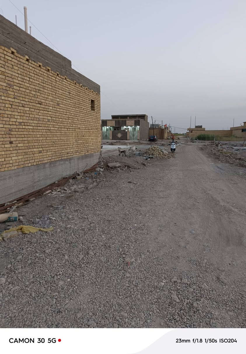 ب25 قفل 🔏مال بيع الشراي يخابر رفته مربعه ١٠×١٠ بصف ركن كامله
*********** وساب 

*********** وساب

اني صاحب الارض
