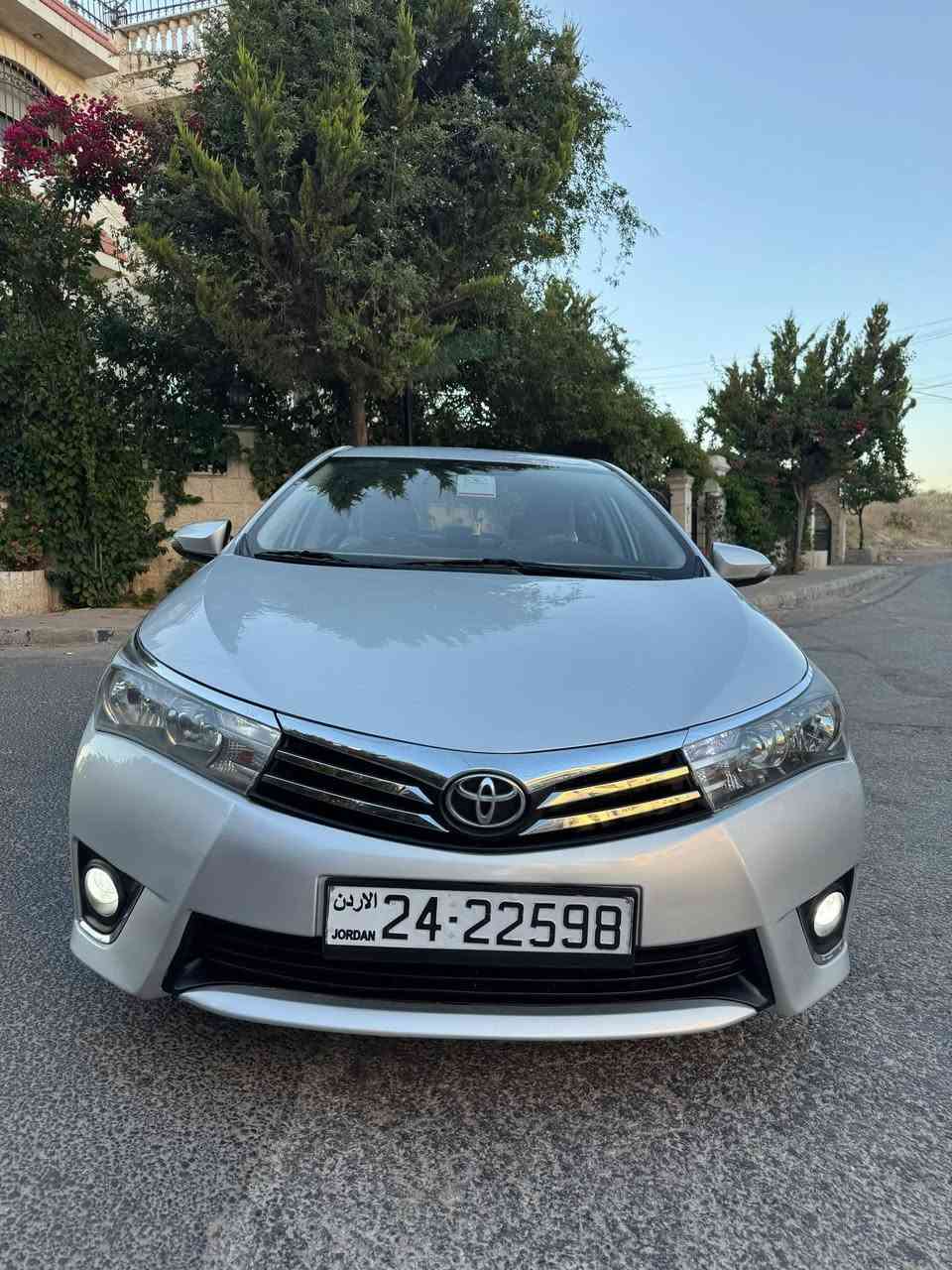 Toyota Corolla2015 فئة SE
خصوصي اصلي محرك 1600cc 
* الممشى: 86 الف كيلو متر فقط
* البيع من المالك الأول مباشره
* اللون :سلفر  ميتالك
* استخدام خفيف جداً
* السيارة نظيفة جداً من الداخل والخارج ولا تحتاج أي مصروف
* الفحص  :-
* - جيد جيد جيد قصعه شنكل 

مواصفات فئة SE:
  بلوتوث وApple CarPlay
* تحكم بالمقود
* نظام أمان متقدم (ABS – مانع انزلاق – وسائد هوائية)
* نظام صوتي جيد جدا
* Auto hold
* والعديد من الميزات
* إضاءة LED
* كشافات ليد 
* غرفه كتان وكاله 
* سنتر مركزي 
* قزاز كهربا 
* مفاتيح الشركة عدد ٢ 
* كندشن حامي بارد 

‎السيارة اقتصادية جداً في البنزين ومعروفة بقلة الأعطال،

السعر 9500  للاستفسار الاتصال علا.     0776079175


**إذا كنت صاحب هذا الإعلان وتريد حذفه لأي سبب، رجاءا أرسل رسالة إلى الدعم الفني**
