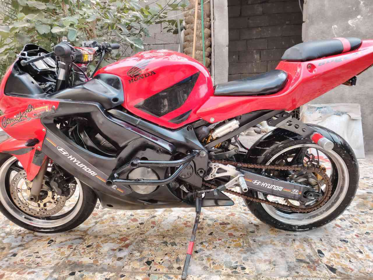 السلام عليكم دراجه هونداي افوراي 600 (للبيع للبيع)
كفاله كفاله( كير + محرك ) كهربائيات مضبوطه
الدراجه مرتبه كلش 
  
الدراجه بدون رقم فقط اوراق )
السعر ٢٤ وبيهة مجال
***********
بكان البصرة قديمه  رقم تليفون بي واستاب البصرة, العراق
