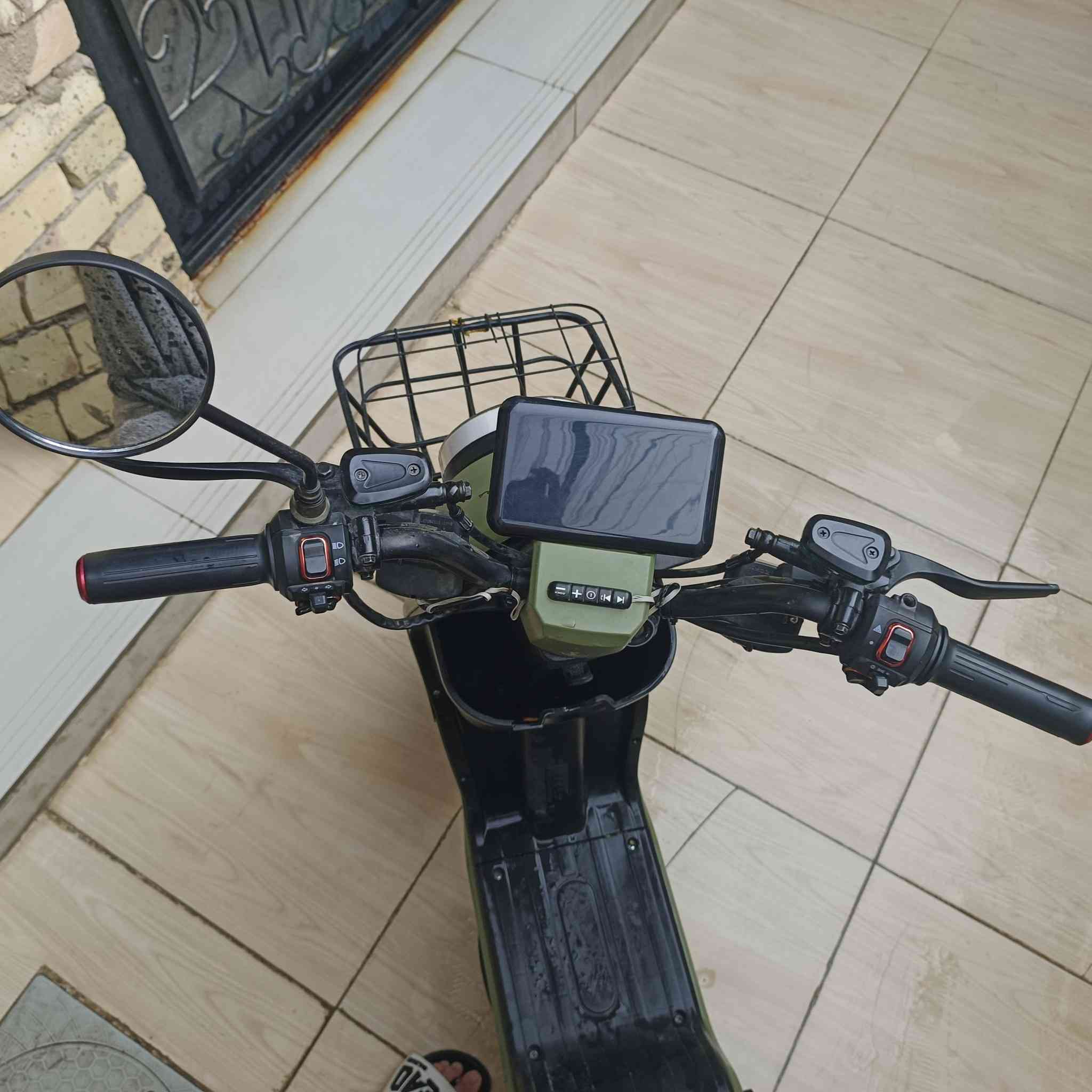 السلام عليكم دراجه R9 للبيع 5 بطاريات دبل دراجه موديل 2025 بيهه مسجل مزوده يعني تاير خلفي جديد نضيفه كلش للتواصل *********** السعر 450 العنوان بغداد الزعفرانيه
