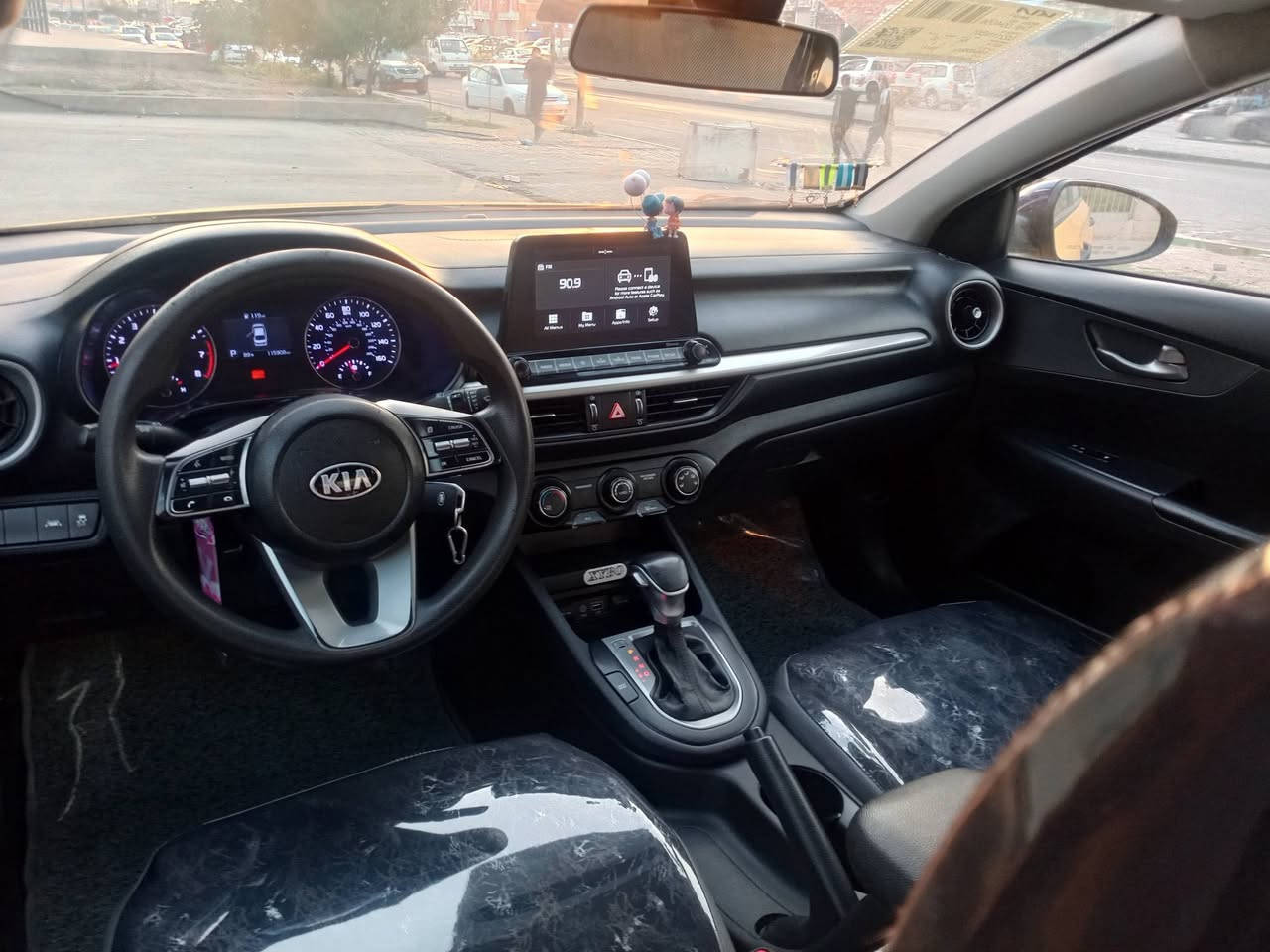 سلام عليكم كيا فورتي موديل 21امريكي حادث جاملغ وتعديل بالشاصي سياره قطعه وحده بدون تبديل شرط السونر  ماشيه 115 مكفوله كير مكينه حداديه تخم تاير تبريد سياره جديده بمعنى الكلمه واحلا من الصور السعر 125 مكان السياره بغداد حي النصر  ***********
