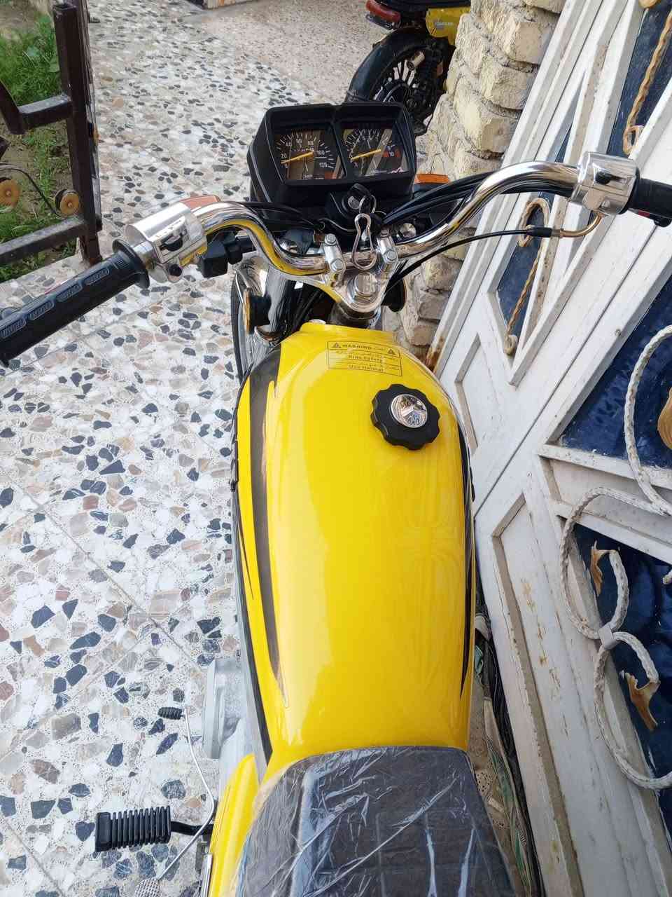 دراجه للبيع جاهزه وكامله ما بيه اي نقص محرك ارشه شلعه معدل فول مكان كوت خاجيه ***********
