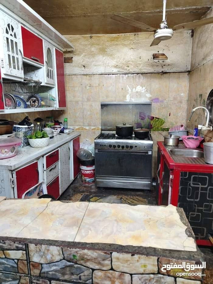 بيت للايجار في منطقه المدينه يتكون من ديوان غرفتين وصاله ومطبخ وصحيات كامل من كل شيء بيت نظيف يجار مالته 350 غير قابل للتفاوض اي استفسار رقم الموجود ***********
