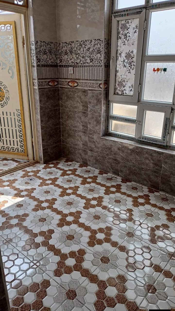 للايجار شقة جديدة الفلوجه حي المعلمين 2 شارع الكبيسات يفضل عائلة صغيرة . ***********
