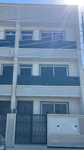 السلام عليكم للبيع
دار في حي الإعلام -شارع كراج خالد

المساحه ٥٠ متر تفاصيله موجوده بالفديو 

الاستفسار الاتصال 

***********
***********

‭
