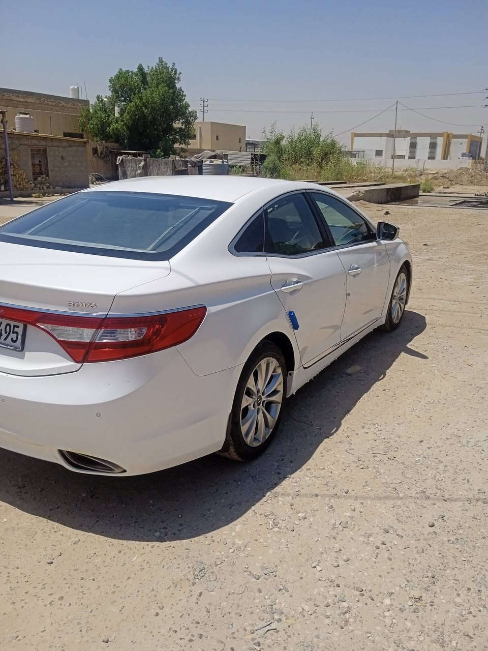 السلام عليكم
ازيرا للبيع خليجي مكفول موديل 15 
مواصفات نص فول تبريد قطعتين ثلج
بردان 3 كشن تدفئة  سياره نضيفه وحلوه
السونار مع الصور تأثيرات و باتري جديد 
مكان السياره النجف الحيدرية  السعر مناسب 
110 متوازي على بيع 
رقمي ***********
