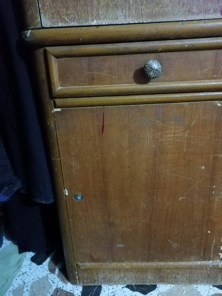 كاونتر للبيع سعره 90 الف وزاويه كومديات عدد 2 وجربايه سعر 75 الف عنوان النجف شارع المطحنه مقابل قرية غدير
*********** النجف, العراق
