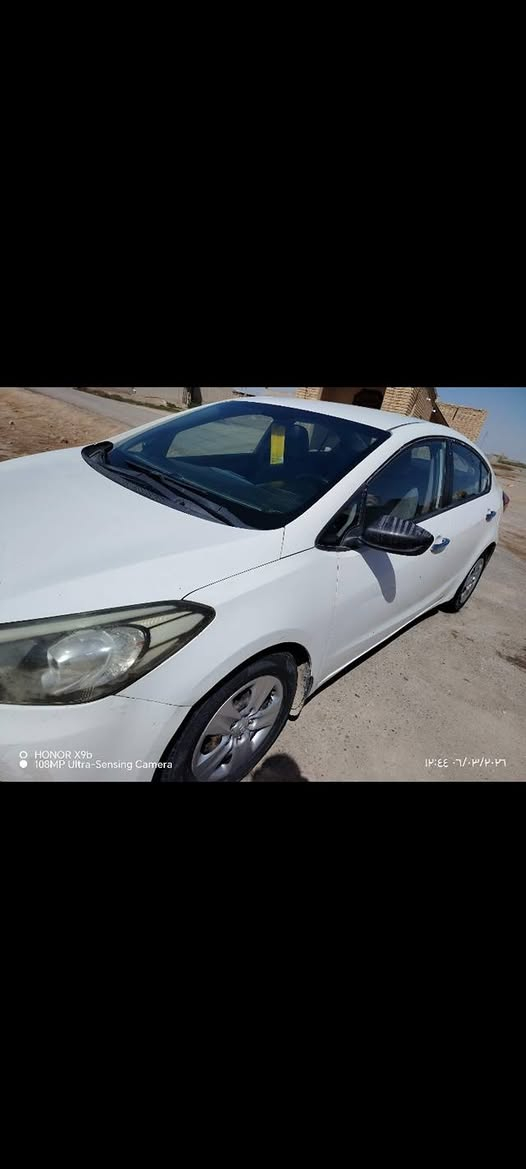 السلام عليكم.سيراتو 2014 بيه الباب السائق مبدل وصبغ الجاملغ الخلفي بأسمي مداور ثاني يوم مكينه بيه تنقيص قليل كير شرط 

مكان السياره السماوه الوركاء الكرامه 
لتواصل ***********
السعر 95
