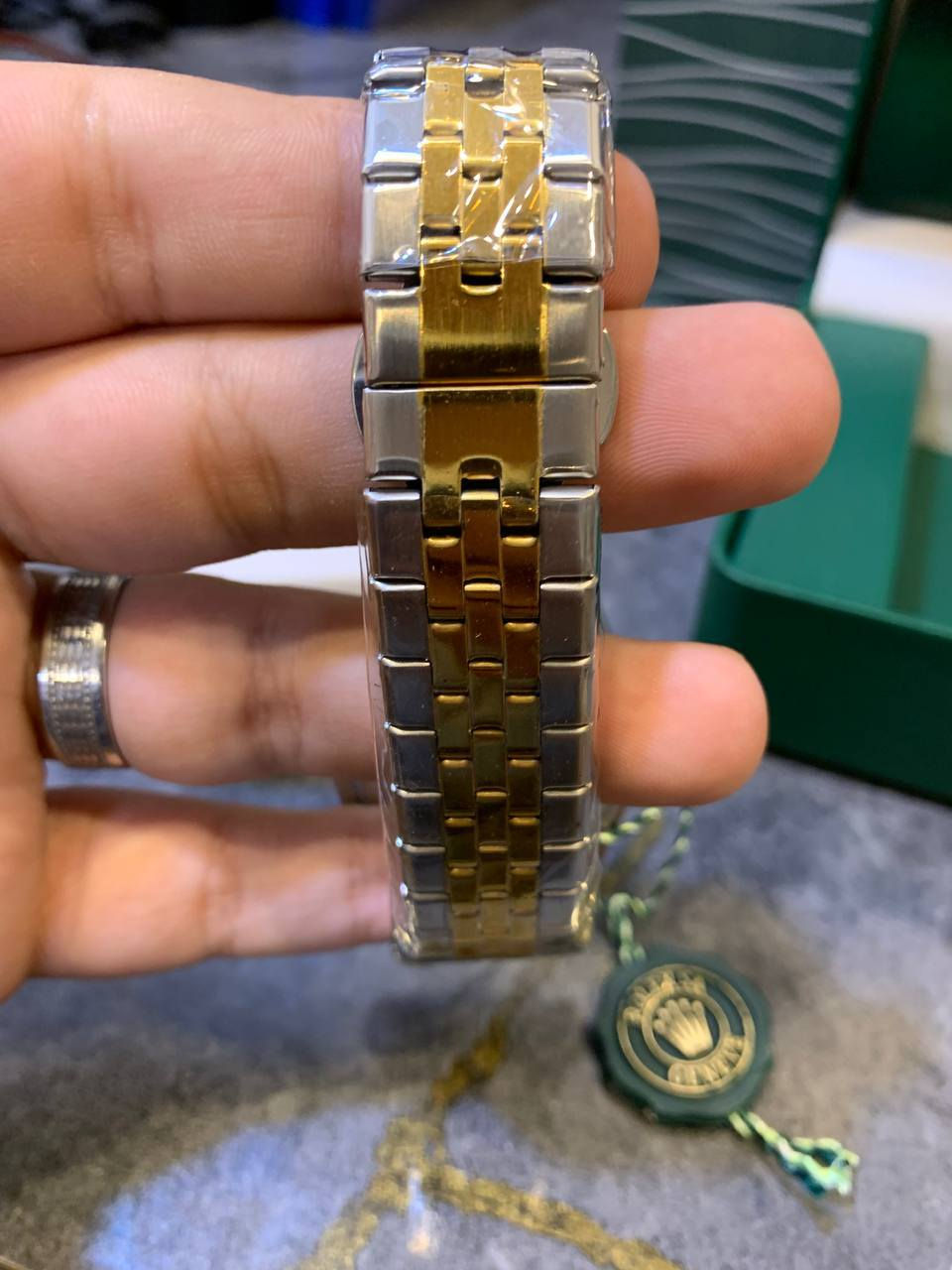 ✅✅
رولــ...يكس لاند دويلر موديل 2026 عداد شهري وزن ثقيل مختمة من كل مكان ومختومة معدن ستانليس ستيل اصلي مقاومة للماء والخدوش اميال وارقام لامينوس مع علبة وكارت ضمان مزاد يبدي من 40 الف اي رقم جوه 40 ممحسوب ولمدة 3 ساعات فقط
توصيل 5


**إذا كنت صاحب هذا الإعلان وتريد حذفه لأي سبب، رجاءا أرسل رسالة إلى الدعم الفني**