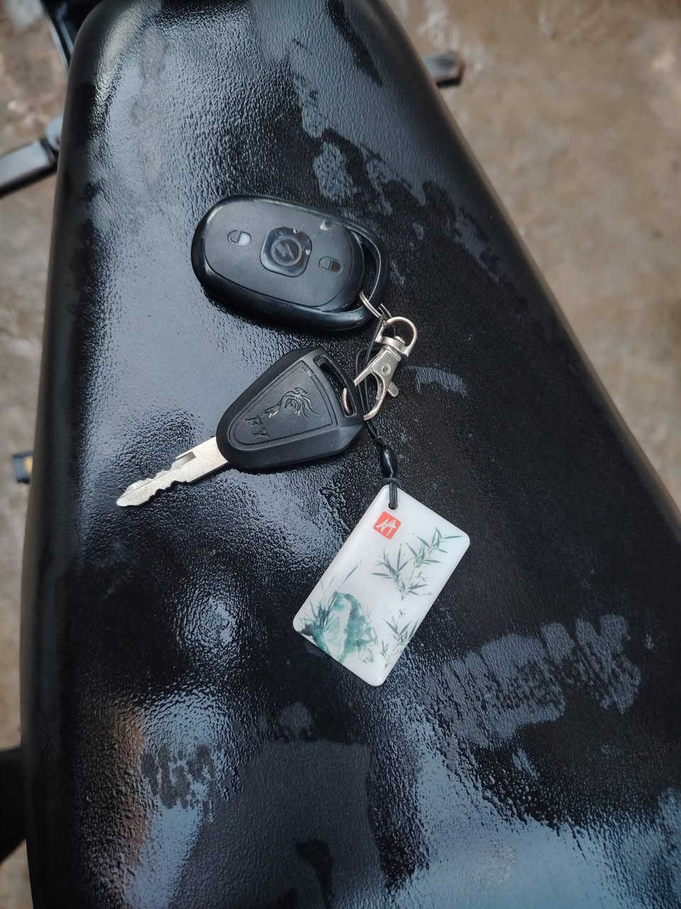 السلام عليكم
درجه شحن نوع HIS موديل 2024 
ما صار هواي من ماخذها 
بطاريات 4 کبار 
رتفاعها عالي تشتغل بصمه وسويج ونظام NFC
مكان ابو غريب 
سعر 450 و بیها مجال 
*********** رسالني وتساب
