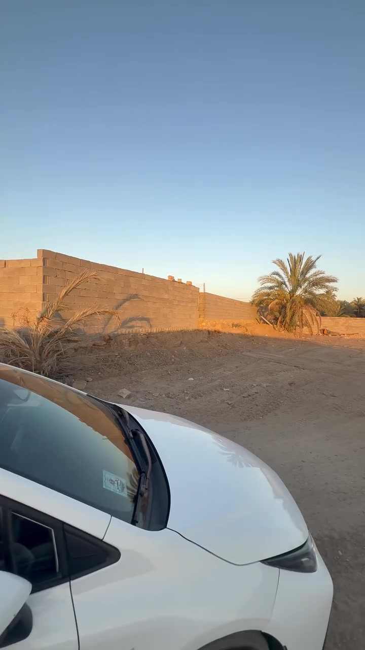 السلام عليكم 

قطعه ارض للبيع في قريه الريس تبعد عن الشط اقل من 100 متر

مساحه الارض /1400

وجه الارض /  35ونص

نزال / 39 ونص

تصلح مزرعه ترفيهيه او للزراعه 

واصلها ماء وكهرباء

ينزل عليها شارعين 

صنف الارض /عقد 

سعر المتر  / 45 الف وبي مجال

للاستفسار /. ***********

