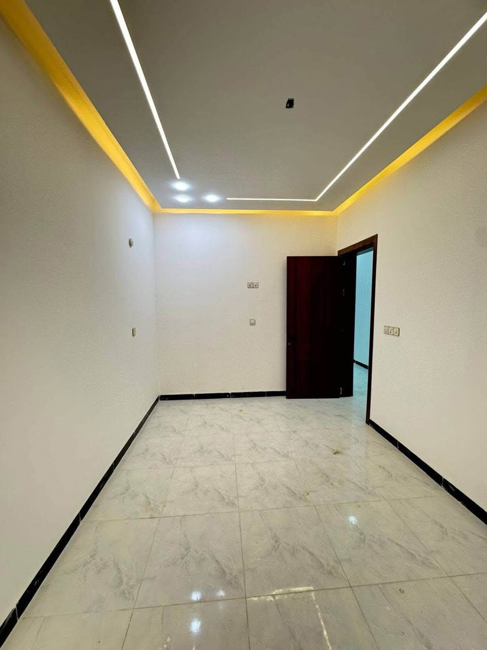 داران للبيــــــع بناء حديث حله نادر الأولى حي الزيتون 

مساحــــــة كل دار 100 متر طابو زراعي سند 25

طابقين غرفتين  نـــــــوم وصاله وكليدور ومطبخ حار وبارد ومجمع صحيات داخلي وخارجي  

تبليط مجاري كافة الخدمات عرض الشارع 10متر 

لـــلاســــتـــفـــســـار ***********
***********

مراجعة مكتب سومر للعقار نادر الاولى على الشارع الخدمي قرب حسينيه حنتوش
