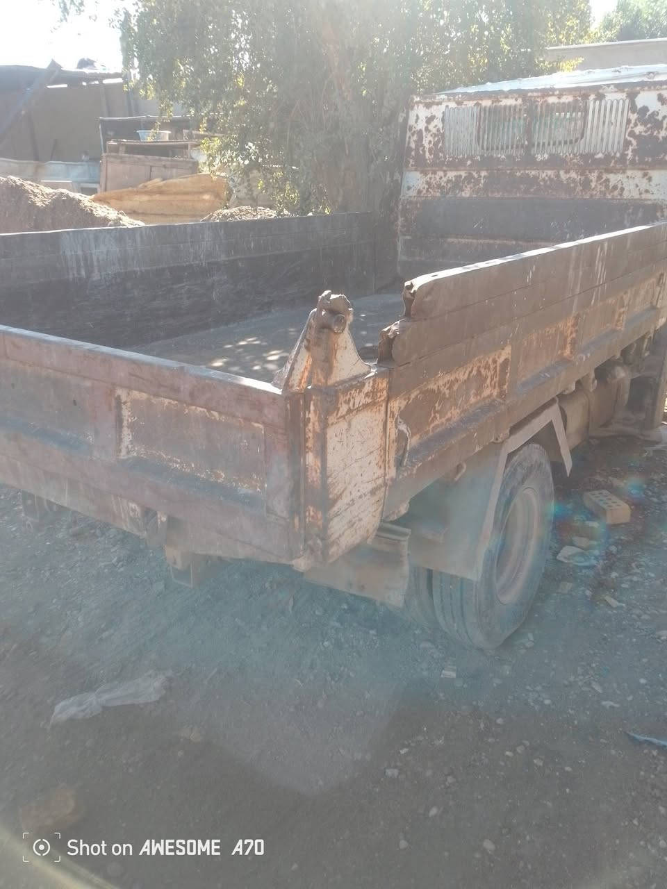 سلام عليكم عندي تيوته قلابي للبيع رقمه بغداد بلاديه *********** رقم تلفوني
