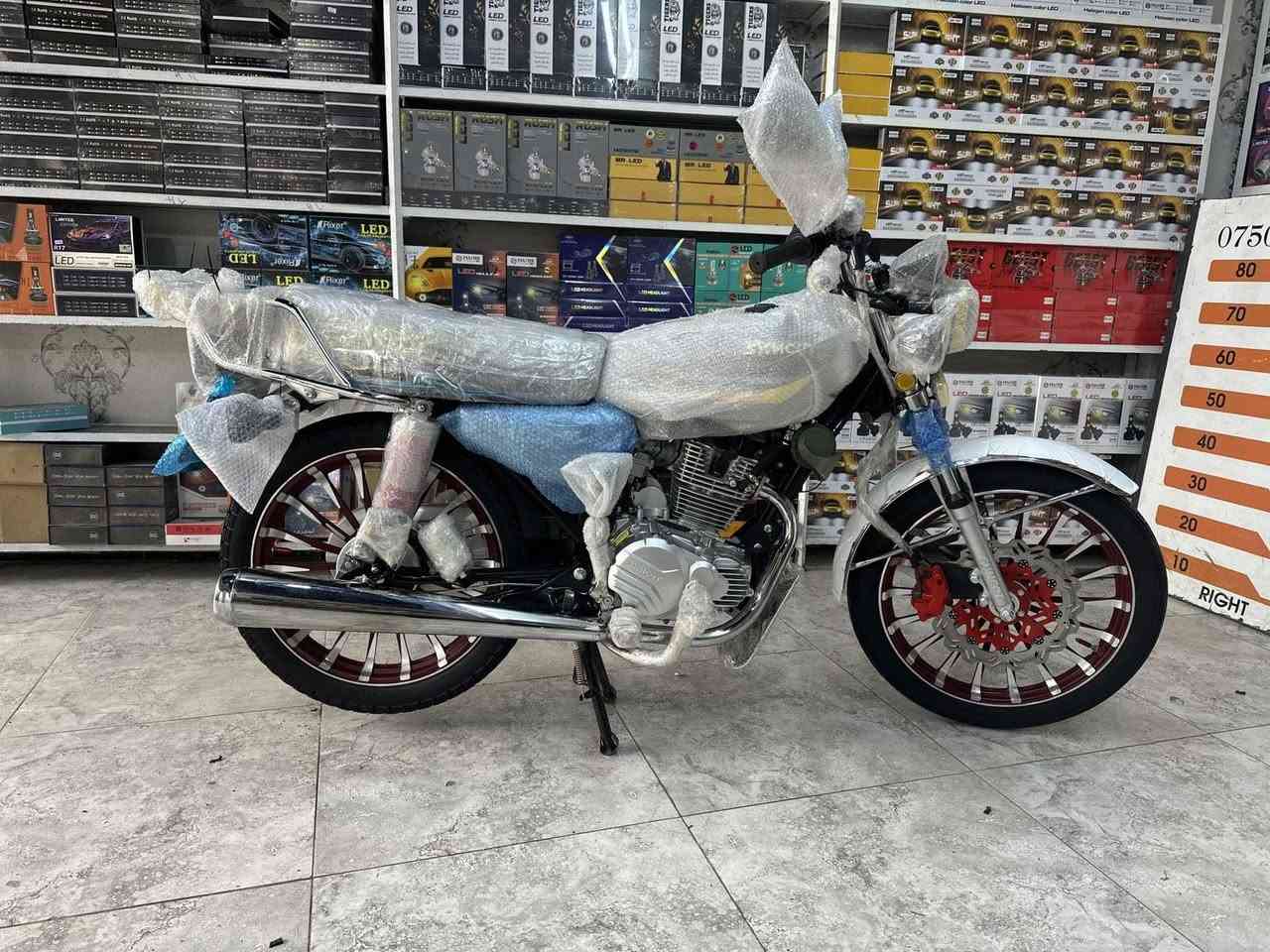 ماتۆر ئیرانی SYMCOT 
مودیل 2025 محرک 250cc 
5 گیر ماتۆر 20 یوم مشتغل سعر مليون  کرکوک آیسکان *********** *********** كركوك, العراق
