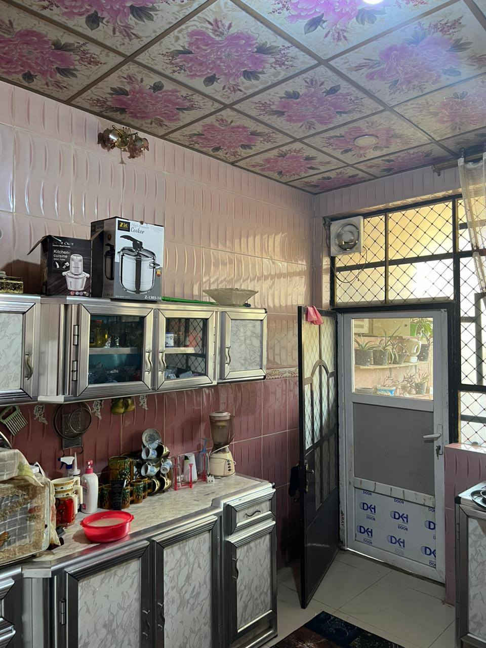 السلام عليكم بيت للبيع شفتة قرب اسواق الحارة مساحة 110 متر زراعي 3 غرف نوم فوك وصحيات جوة استقبال وهول ومطبخ وصحيات السعر 75 بي مجال

***********
