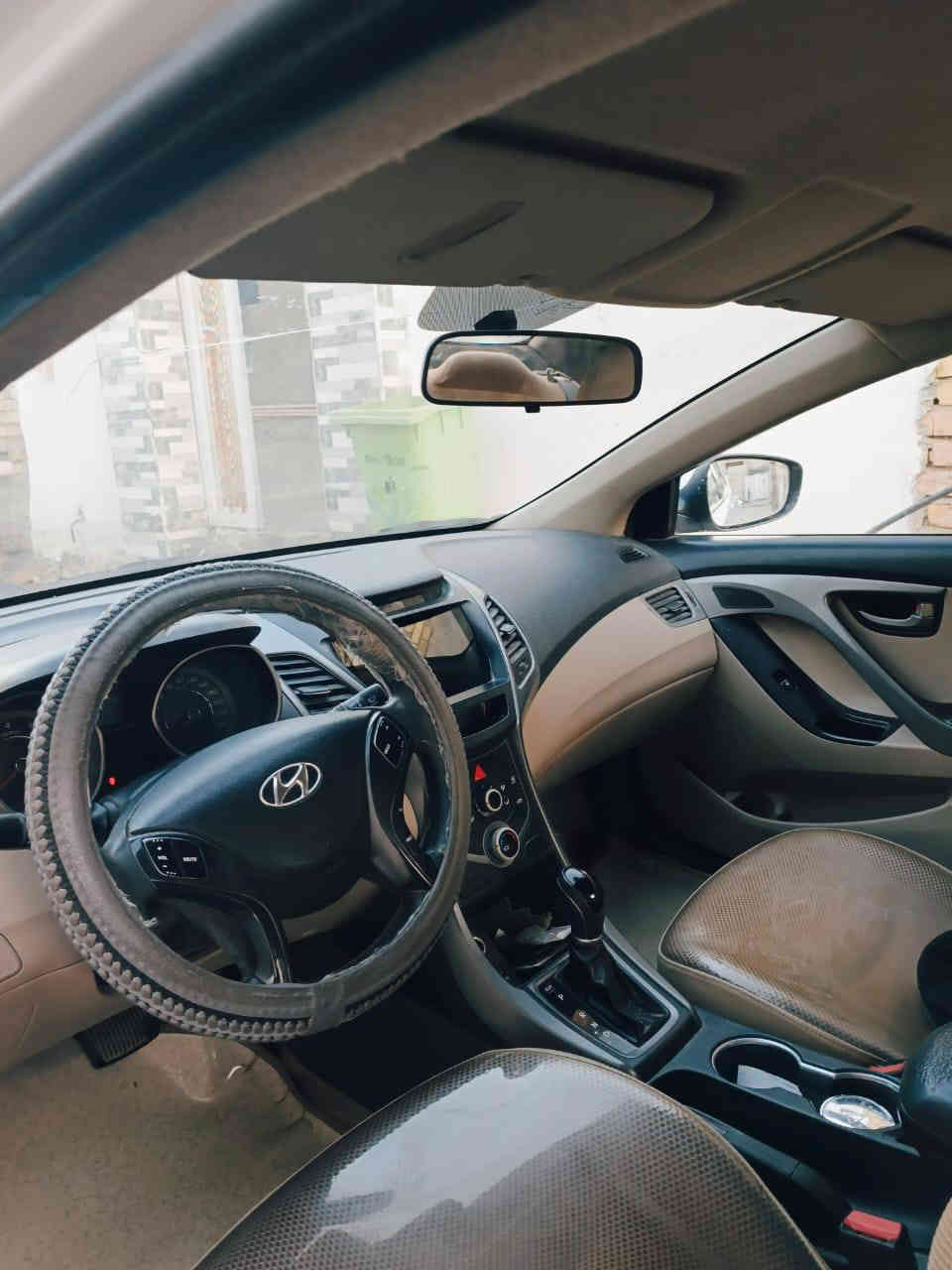 السلام عليكم النترا للبيع خليجي طخه يم قبق البانزين راجعه بارد مكينه 1800 السعر120وبيه مجال مكلف بل نشر رقم راعيها ‏‪***********‬‏
