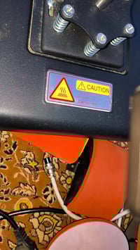 مكبس حراري للبيع استعمال مرتين فقط جدا نظيف وبعده جديد سعره 200الف وبي...