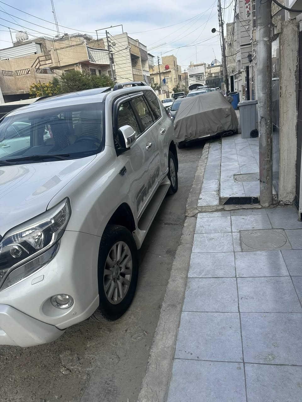 برادوا 2015 فئة VX ابيض بغداد ماشيه 88 الف فول مواصفات لايت عدسه وكشنً كهرباء وتبريد دشبول لكزز كشنات الخلفيه كهرباء حساس امامي خلفي زراك لايت اشاير ولدات ترحيب بيه مكانين بارد بدون صبغ السياره للاتصال ***********
