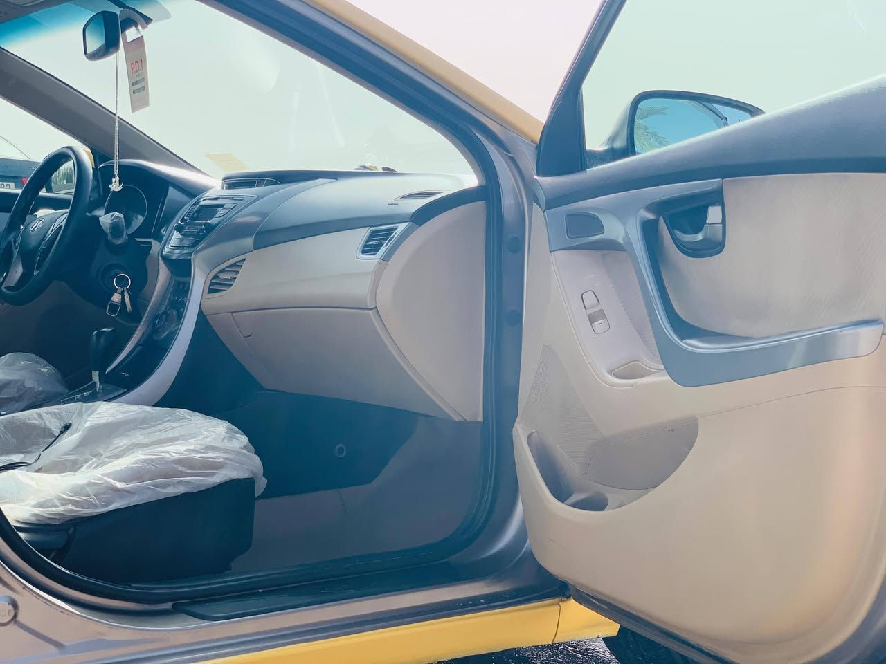 السلام عليكم 
من رخصت الادمن المحترم... النترا 2013 ليبل واحد عده الجاملغ الامامي فقط .. بغداد بسمي هيئه وغرامه مصفره مكينه جديدة مبدلها.. كير كفاله تبريد حداديه خير من الله
مكان ورديه خارج 
الرقم ***********
        ***********
