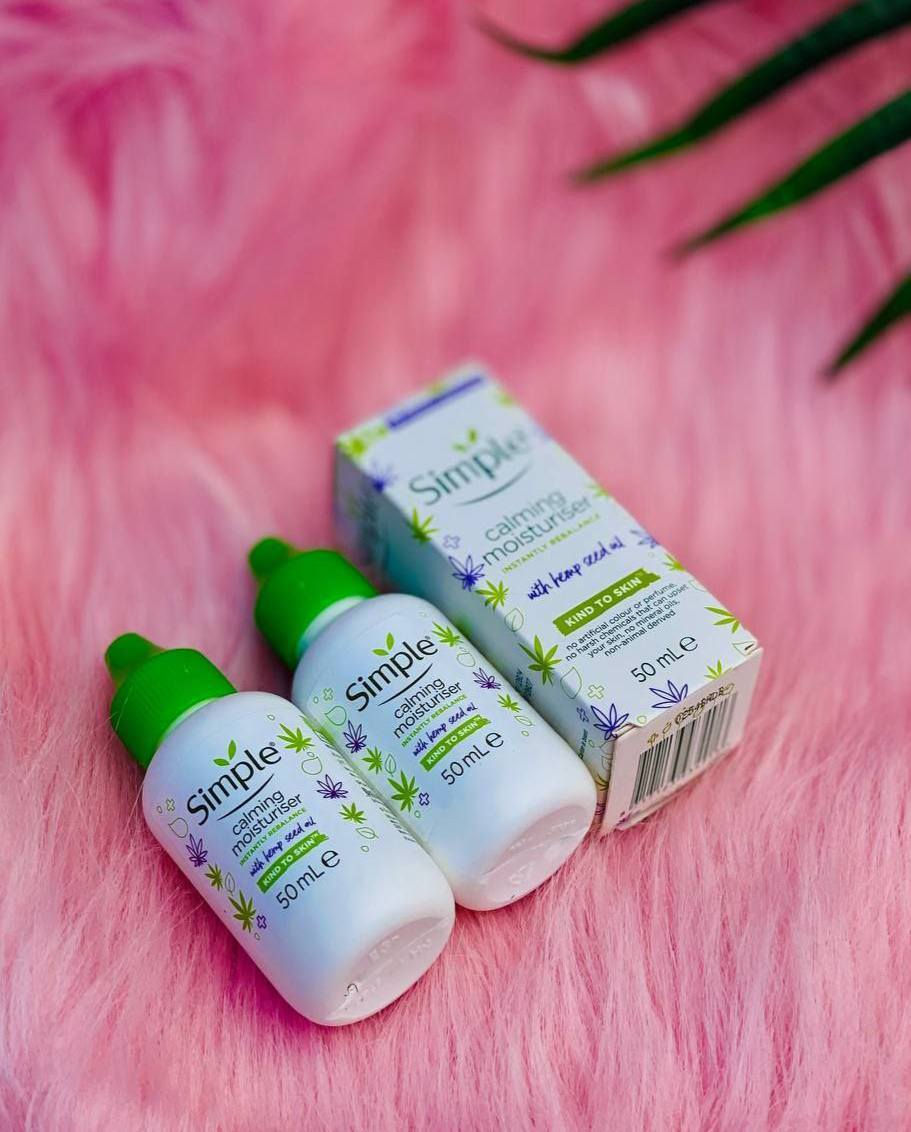 ✨ إذا بشرتج حساسة وتتأثر بسرعة، هذا المرطب راح يصير حبيبج اليومي 💚
كريم سمبل:
💧 ترطيب خفيف بدون ما يثقل عالبشرة
🌸 مناسب للبشرة الحساسة
🚫 خالي من العطور والمواد القاسية
🌿 يحتوي على فيتامين B5 + فيتامين E لدعم نعومة ونضارة البشرة

ملمسه خفيف وسريع الامتصاص، يخلي بشرتج مرتاحة وناعمة طول اليوم 😍
ينفع للنهار والليل وتكدرين تستخدمينه قبل المكياج همين 👌


**إذا كنت صاحب هذا الإعلان وتريد حذفه لأي سبب، رجاءا أرسل رسالة إلى الدعم الفني**