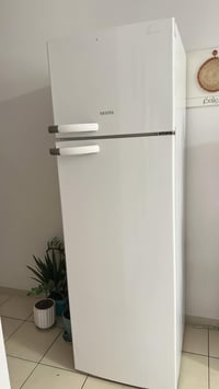 ثلاجة • فريزر • نضيفه