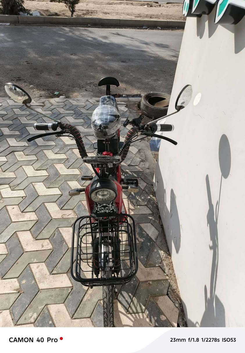 السلام عليكم باسق الشحن للبيع نظافه 100% اي نقص ما بي بطاريات نظيفات عنواني بعقوبهن السعر 300 بمجال***********
