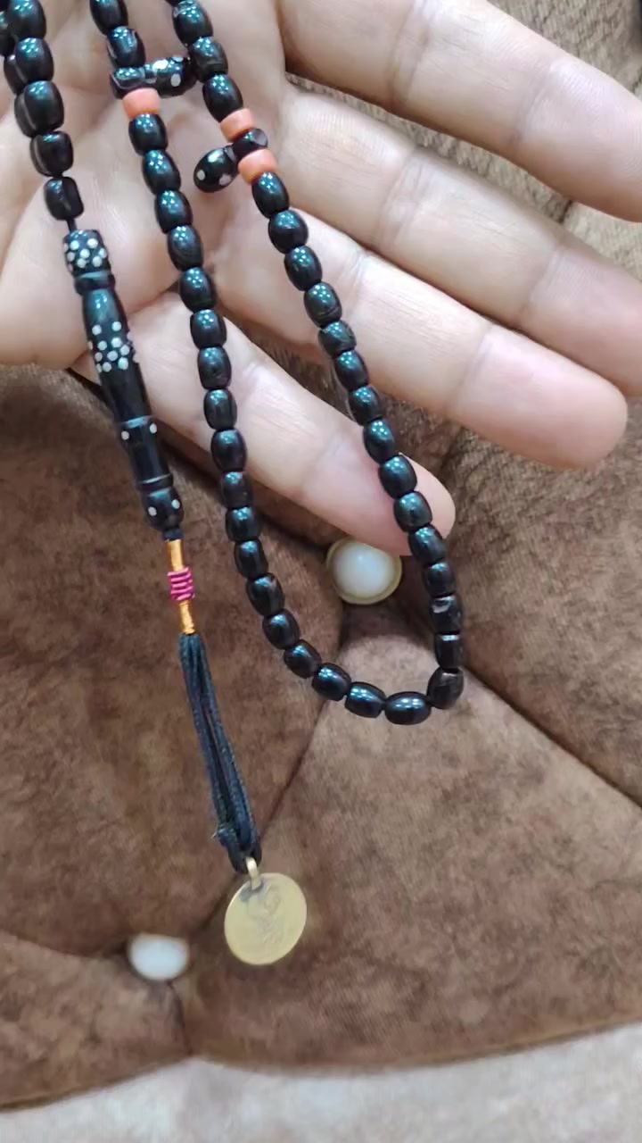 #يسر حجازي 📿 قديم 📿
22غرام101خرزة
بغداد المشتل 
واتساب***********
