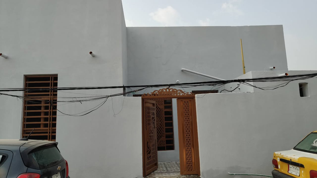 اعاده نشر اسلام عليكم بيت للبيع جديد جديد بناء 2026 بحي ابو سكينه البيت يتكون من
براني بي باب خارجي وباب داخلي 
غرفه واحده 
وصاله 
ومطبخ 
صحيات مشتركه 
طارمه 2 + 3 
تشاريف 
اشتايكر درجه اولى 
البيت بل كامل بورسلاين اصلي 
المساحه 80 متر 
السعر والستفسار اكثر اتصل ***********
او مراسلت الصفحة
