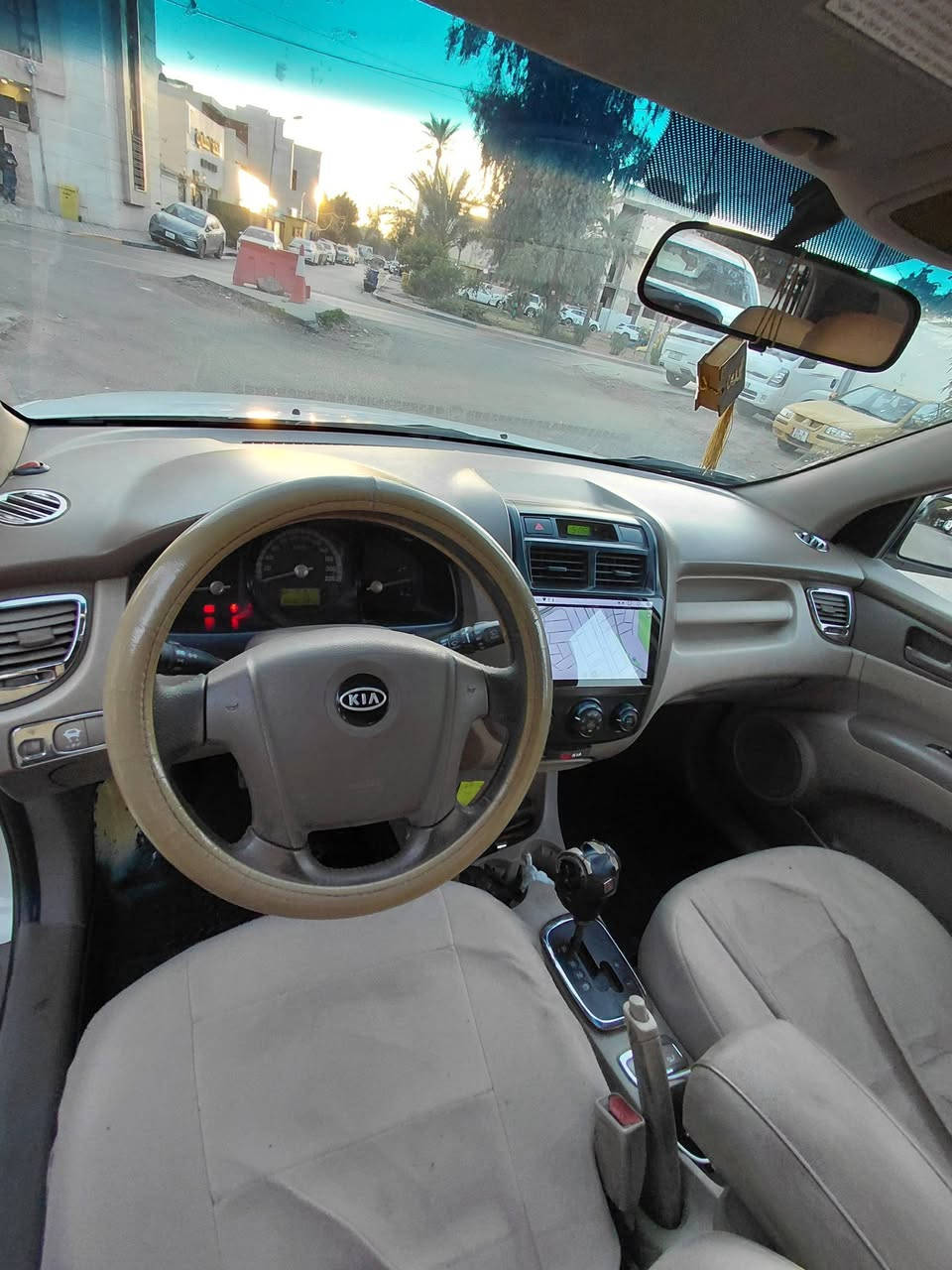 السلام عليكم
للبيع كيا سبورتج 2009 خليجي مابيهة اي صبغ باستثناء جاملغ اليسار مبدل بسبب طخة السيارة ماشية 300 الف مواصفات دفع ثنائي 2 ويل وشاشة جديدة اندرويد وكاميرا صدر امامي جديد وتخم تاير جديد رقم بغداد انكليزي وبأسمي السنوية السعر 120 ورقة مكان السيارة بغداد 
للاستفسار الاتصال على الرقم ***********
