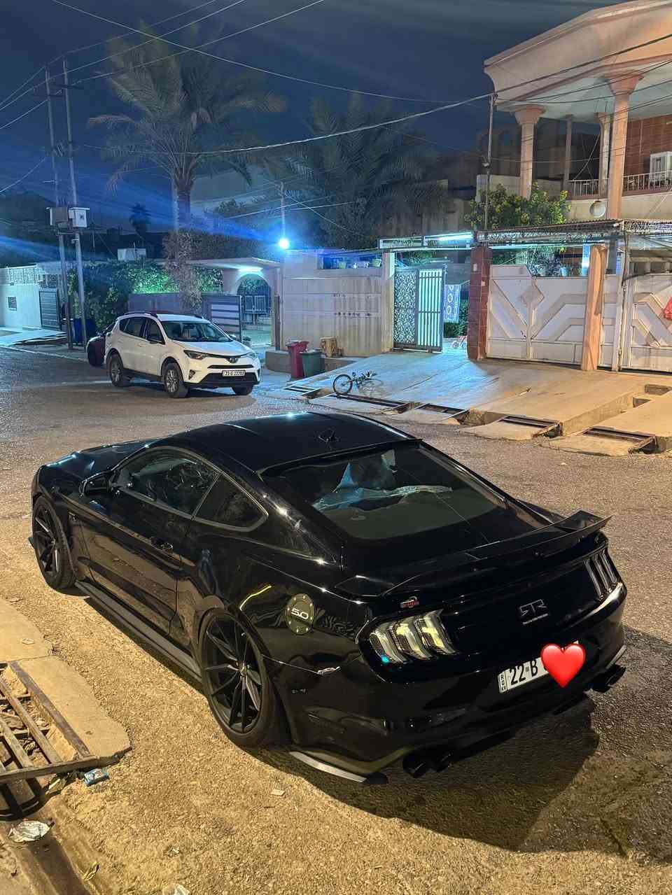 فورد موستنك gt اسود ٢٠٢١ v8 بيها بونيد صبغ وشويه تعديل بلجامرلغ فقط سياره مصروف عليها هواي وكلش حلوة عليها هدرز امريكان ريسنك وشوته بيماس وجكات s3 وكت rtr كامل ودركة rpm  ويل نيش الجديد وكيجات تراك بكج ودمام خلفي وكشن كهرباء وجلد السايق والسكن السياره برميوم عادية مكانها كركوك 
السعر ٢٢٠ وبيها مجال 
للاستفسار *********** 
فقط بيع
