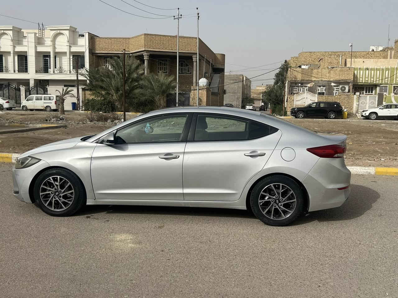 السلام عليك انتره أمريكي 🇺🇸  18مكينه وكير ضربه جاملق خلفي وفتح لبنيد رقم بابل بسمي  ماشيه 130 خمسه ويل كب حساس خلفي حداديه وتايرات جديد لايت زنون ستخدام شخطي مكان ناصريه ***********
