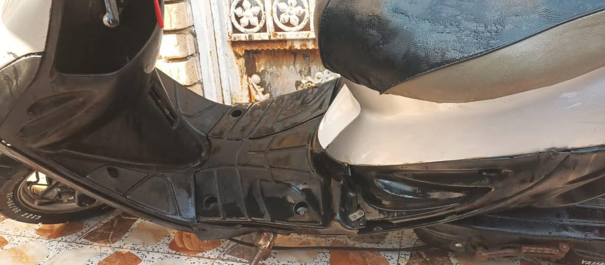 دراجة 9 زروف مكينة نظيفة وناعمة وتخبل الدراجة نقصها باتري بس الايت والاشاير والهورن شغالات 
المكان الجزيرة
رقم الهاتف /***********
