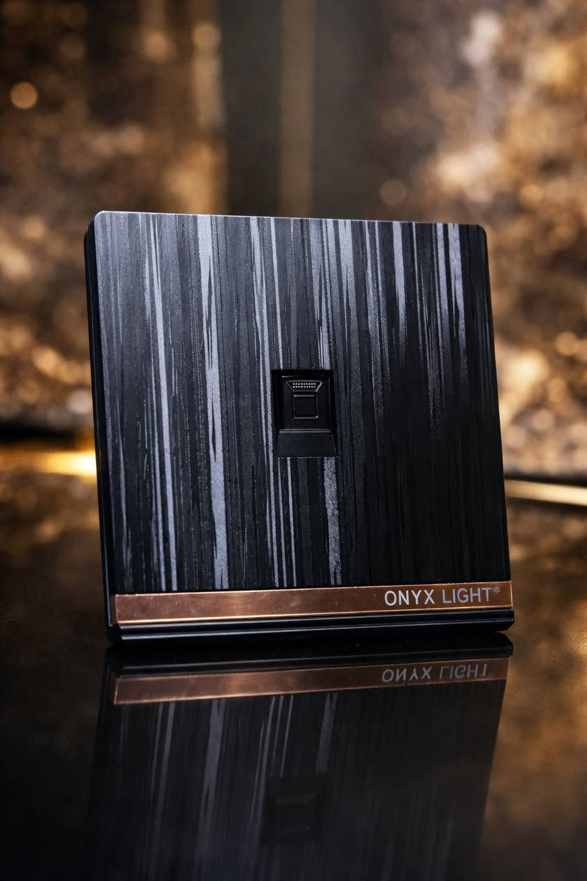 .  ضمان حقيقي 25 سنه من شركه أونكس
🔌 مقبس كهرباء عالمي يدعم مختلف أنواع القوابس.
⚡ منفذ USB مدمج لشحن الأجهزة الذكية بسهولة.
يجمع بين الأناقة والعملية في قطعة واحدة.
يقلل الحاجة إلى الشواحن الخارجية.
يضيف لمسة ديكور فاخرة مع أداء موثوق.
للحجز ***********
