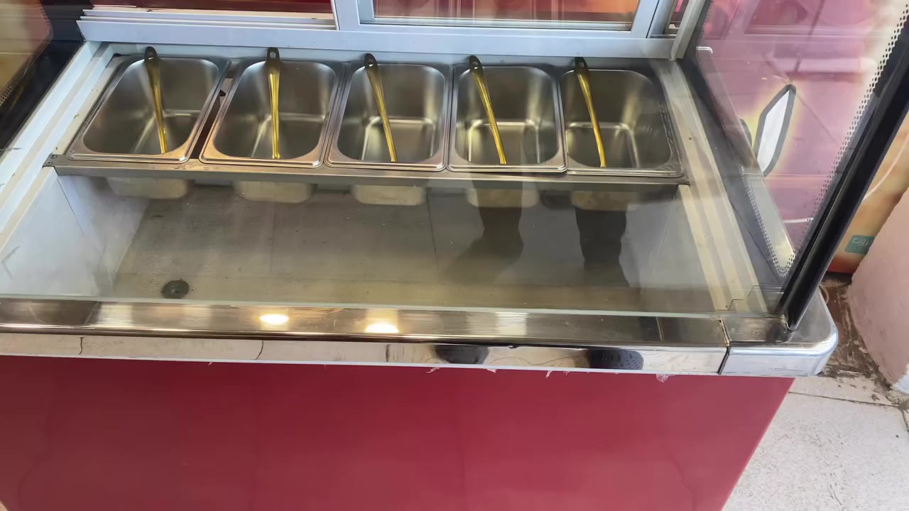 سلام عليكم براد مقبلات  استعمال قليل نضافه 100‎‎%‎ للبيع السعر 650 وبي مجال لاستفسار ***********
