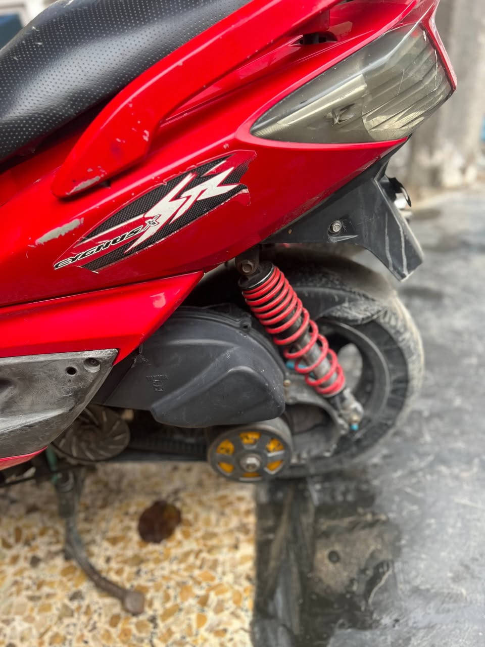 السلام عليكم سكنس فحل كوري 
مكينه كهربائيات  مكفوالات 
تايرات جدد 
بوشه 59
كلجات امامي خلفي رياضي 
سلف رياضي سبع الوان 
نقصها قبغ كلج  
غراضها كلها اصلي  
السعر 700وبيها مجال 
العنوان الشعب 
***********
الدراجه نضيفه
