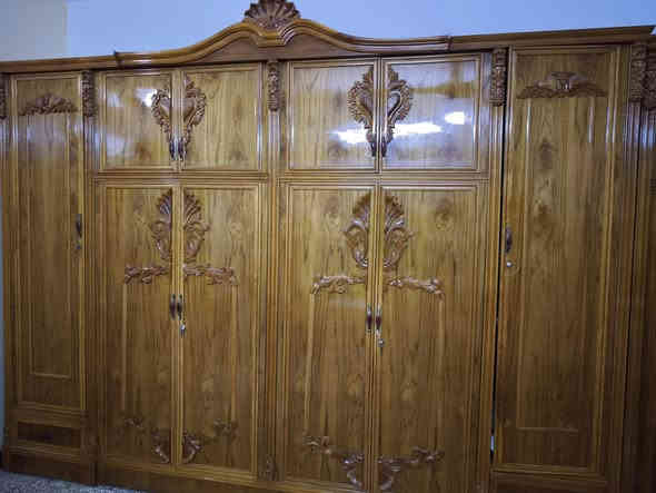 السلام عليكم غرفه صاج اخشاب عراقي
جديده لوك السعر 2مليون وبها مجال 
الرقم ***********  تكريت الشهامه
