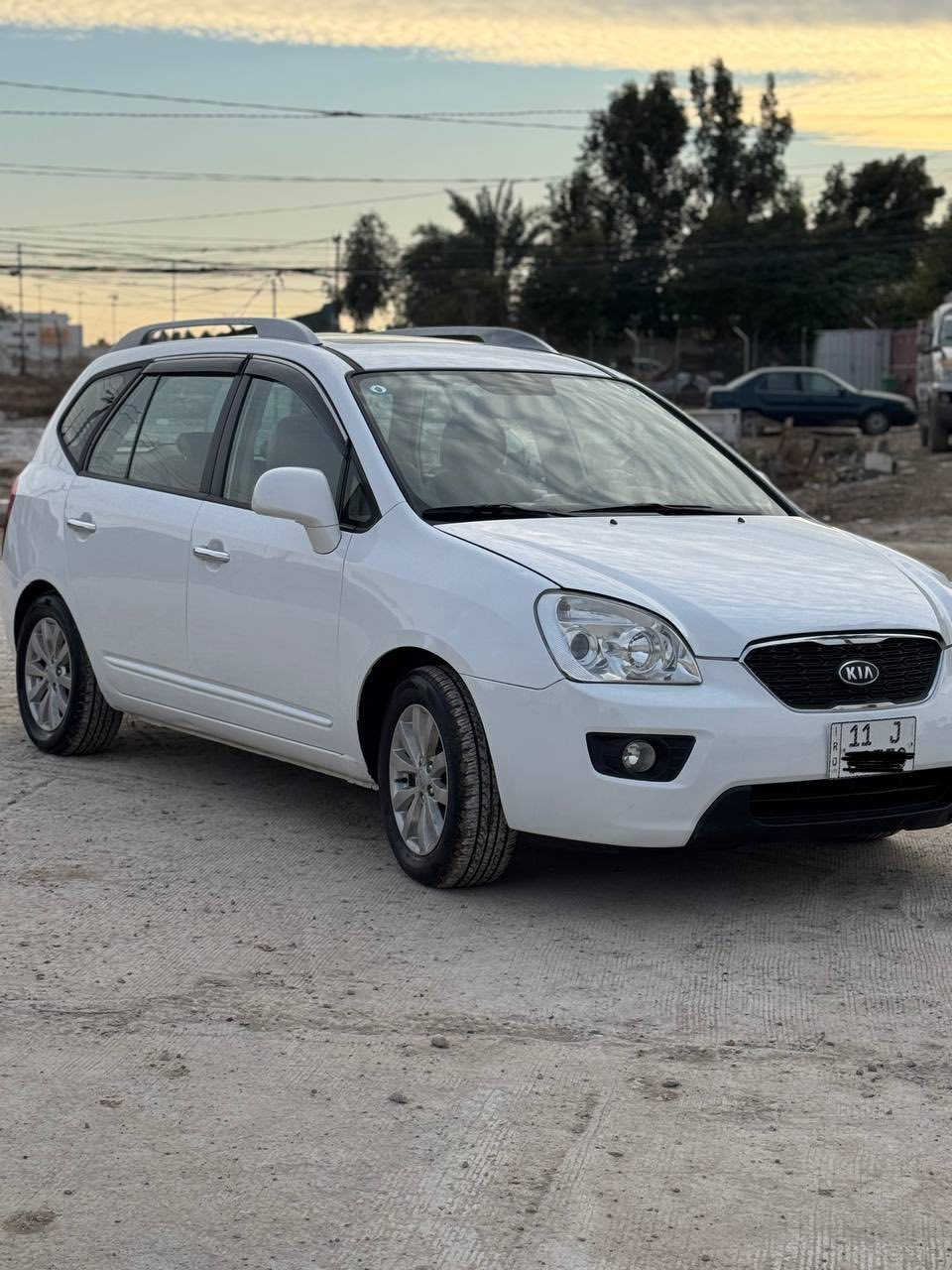 كيا كارنز 12 بغداد الدولي باسمي 
السياره جديده كير ومكينه خير من الله تدفئه وتبريد تخم تاير جديد السياره حلوه وبيها قطعتين صبغ موضح بلفيديو مكان السياره ديالى الخالص السعر 125 للاستفسار. ***********
