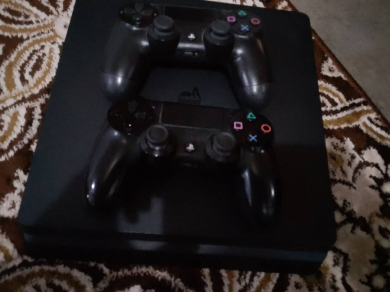 بلي 4 سلم اونلاين نص تيرا لوك ستيكر نظافه ٩٠ مع جوستيك عدد اثنين وحده اصليه و ثانيه تجاريه و ملحقاته الباقيه همين اصليه ما مفتوح ابد مع حساب العاب ابرز العاب المميزه بالحساب 
Red dead redemption 2
GtaV 
Battlefield 1 
Battlefield 4
Battlefield 5
Battlefield 2042
Battlefield hard line
Farcry 5
Tomb raider shadow 
Tomb raider rise
The Witcher 3
Tom Clancy's 2
Snon runner
Gran turismo 7 مع حساب قوي
Assassin's Valhalla 
Assassin's odyssey 
The crew 2
Kena
FIFA 19
Watch_dogs 
السعر ٢٣٠ الف و بي مجال بسيط موقع السليمانية ما عندي توصيل الغير محافظة الي حاب يشتري يتواصل وياي


**إذا كنت صاحب هذا الإعلان وتريد حذفه لأي سبب، رجاءا أرسل رسالة إلى الدعم الفني**