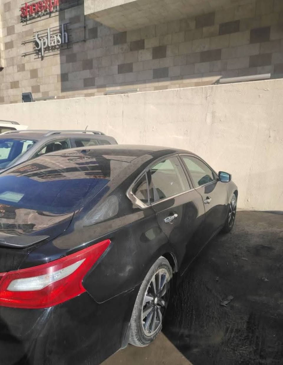 نیسان ئالتیما 2018 sl رەشی قەتران 
فرۆشتنی خێرا 106 
جەمپی پێشی هەیە دوو پارچە سبوغ (بۆنیت و چاملغ) 1 پارچە رەش و 4 ساردەکوت   ئێرباگ  تەنها سوکان سیستم 

گێڕومەکینە بەشەرت 
 فول مواسەفاتی بێ سلاید
کوشین هیتەر و سوکان هیتەر
تەحدید سرعە و حەساس
دەبرید مەرکەزی
بەسمەو شغال
ویل کرۆم
دژە خلیسک
کوشین کارەبای و سوکان ڤۆلیۆم
سەماعە بۆس
91hazar mile roshtwa 

***********
